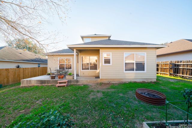 14406 Barn Ct, Elmendorf, TX 78112