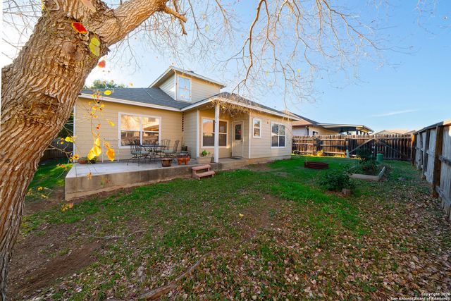 14406 Barn Ct, Elmendorf, TX 78112