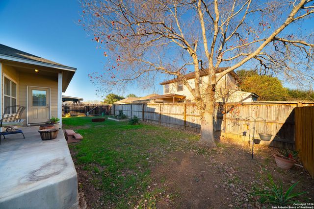 14406 Barn Ct, Elmendorf, TX 78112