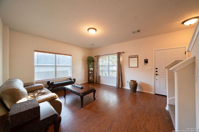 14406 Barn Ct, Elmendorf, TX 78112