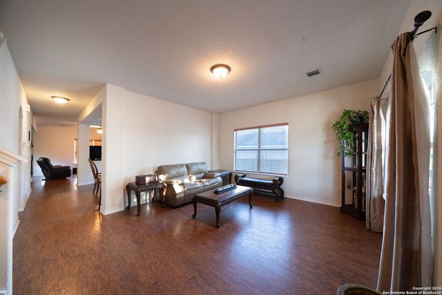 14406 Barn Ct, Elmendorf, TX 78112