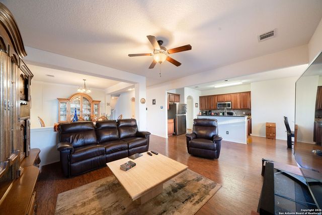 14406 Barn Ct, Elmendorf, TX 78112