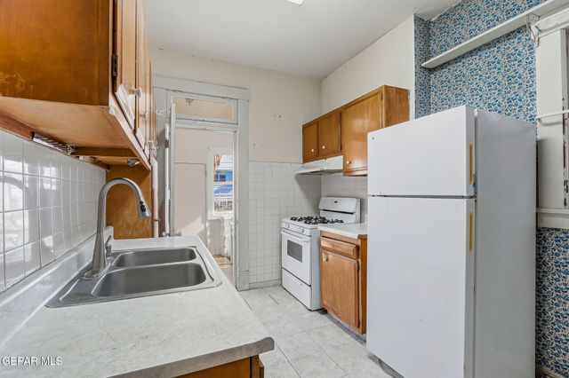 1008 E RIO GRANDE Avenue, El Paso, TX 79902