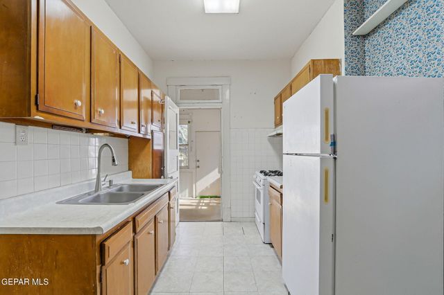 1008 E RIO GRANDE Avenue, El Paso, TX 79902