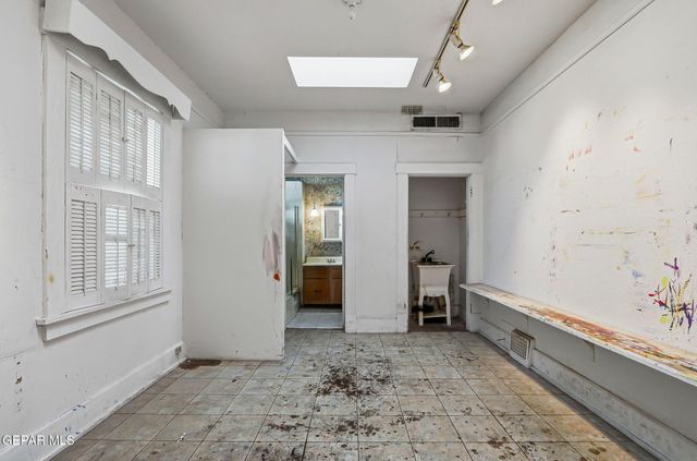 1008 E RIO GRANDE Avenue, El Paso, TX 79902