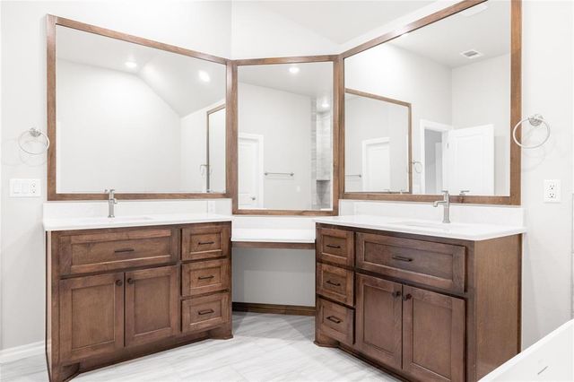 9305 NW 115th Terrace, Yukon, OK 73099