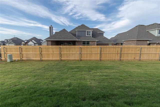 9305 NW 115th Terrace, Yukon, OK 73099