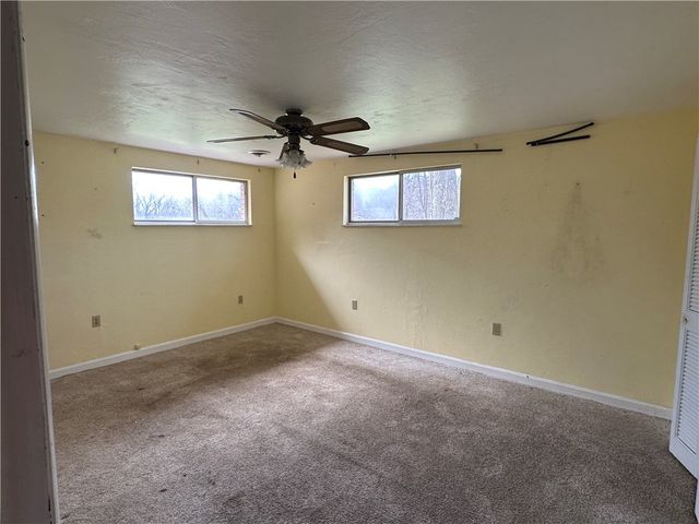 14 W Hillcrest Rd, Nottingham, PA 15330