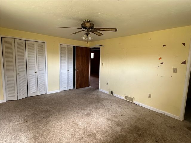 14 W Hillcrest Rd, Nottingham, PA 15330