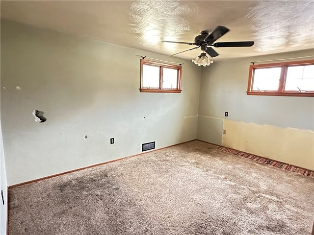 14 W Hillcrest Rd, Nottingham, PA 15330