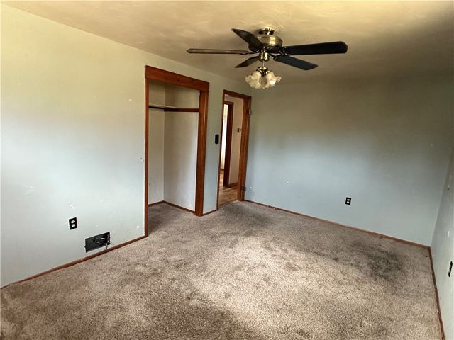 14 W Hillcrest Rd, Nottingham, PA 15330
