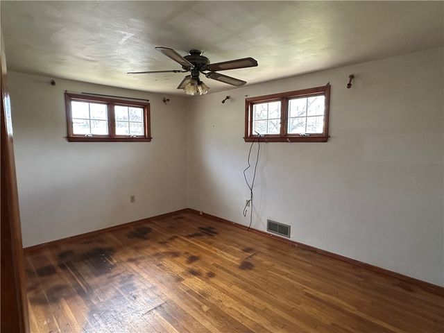 14 W Hillcrest Rd, Nottingham, PA 15330