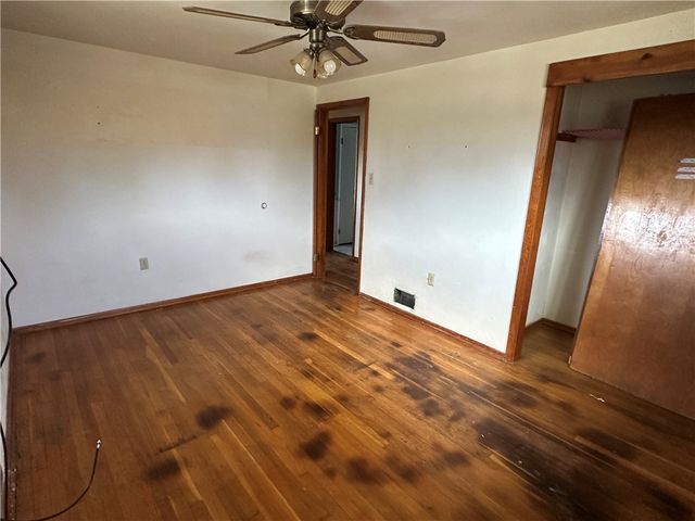14 W Hillcrest Rd, Nottingham, PA 15330