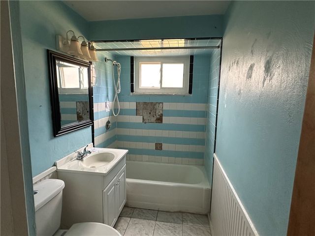 14 W Hillcrest Rd, Nottingham, PA 15330