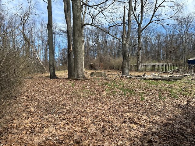 14 W Hillcrest Rd, Nottingham, PA 15330
