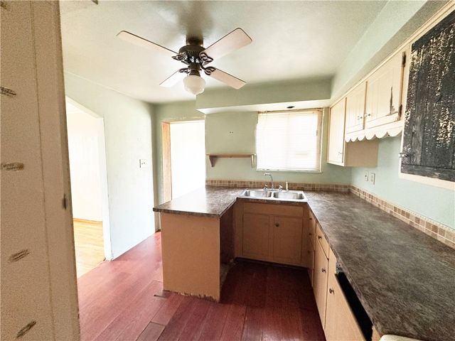 14 W Hillcrest Rd, Nottingham, PA 15330