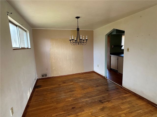 14 W Hillcrest Rd, Nottingham, PA 15330