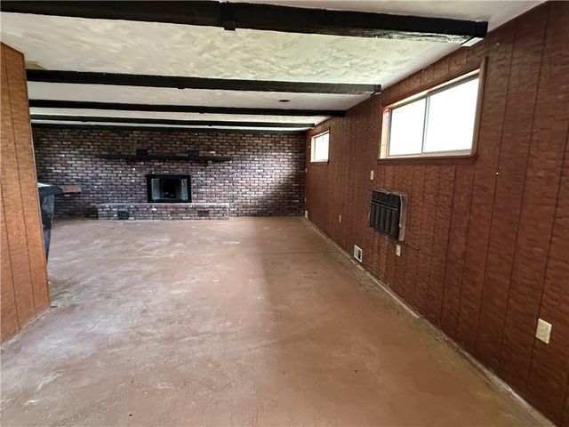 14 W Hillcrest Rd, Nottingham, PA 15330