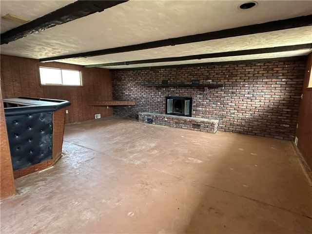 14 W Hillcrest Rd, Nottingham, PA 15330