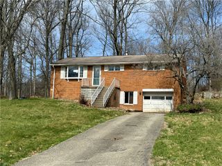 14 W Hillcrest Rd, Nottingham, PA 15330