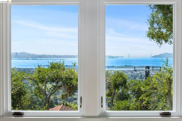 1001 Cragmont Ave, Berkeley, CA 94708