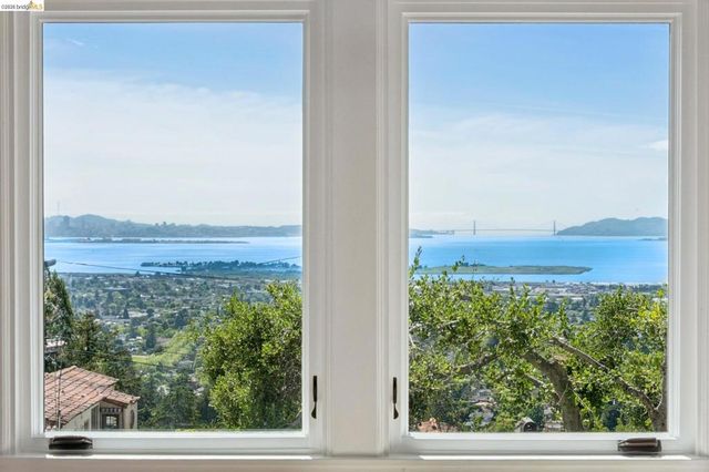 1001 Cragmont Ave, Berkeley, CA 94708
