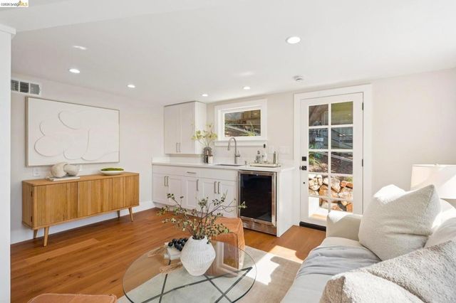 1001 Cragmont Ave, Berkeley, CA 94708