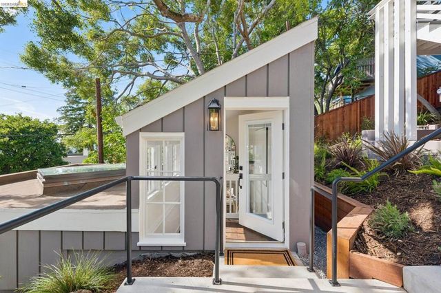 1001 Cragmont Ave, Berkeley, CA 94708