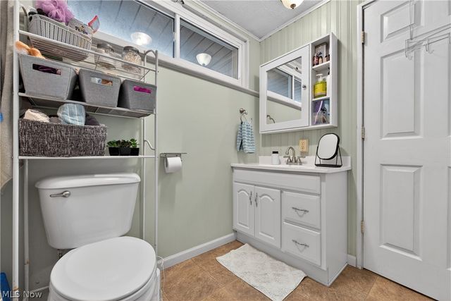 30 22nd Street NW, Barberton, OH 44203