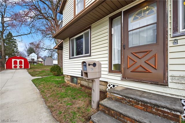 30 22nd Street NW, Barberton, OH 44203