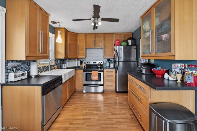 30 22nd Street NW, Barberton, OH 44203