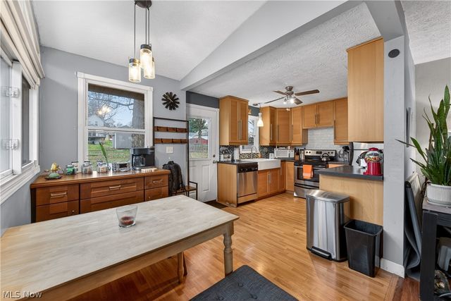 30 22nd Street NW, Barberton, OH 44203