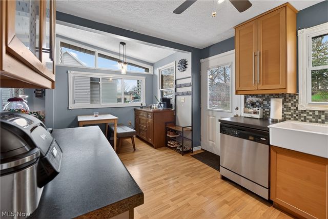 30 22nd Street NW, Barberton, OH 44203