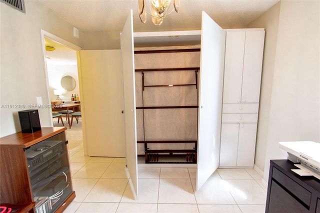 1621 Collins Ave 406, Miami Beach, FL 33139