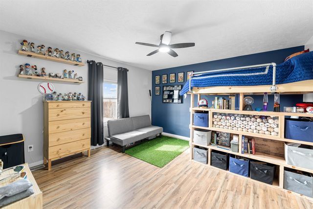 1326 Lakeview Dr, Salina, KS 67401