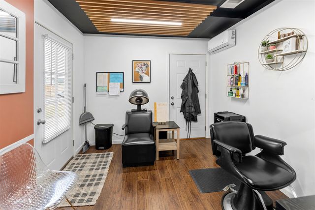 1326 Lakeview Dr, Salina, KS 67401