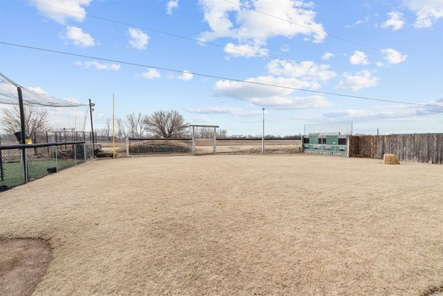 1326 Lakeview Dr, Salina, KS 67401