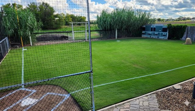 1326 Lakeview Dr, Salina, KS 67401