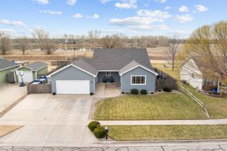 1326 Lakeview Dr, Salina, KS 67401
