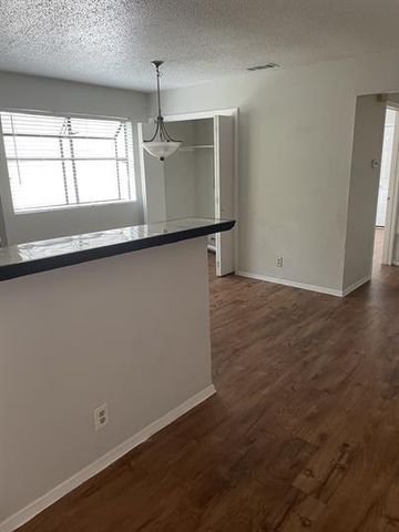 9806 Roxanna DR C, Austin, TX 78748