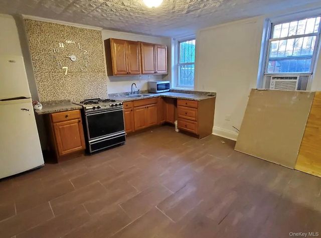 141 Conselyea Street, Brooklyn, NY 11211