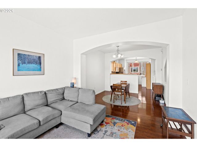 15465 Sw SPARROW Loop 104, Beaverton, OR 97007