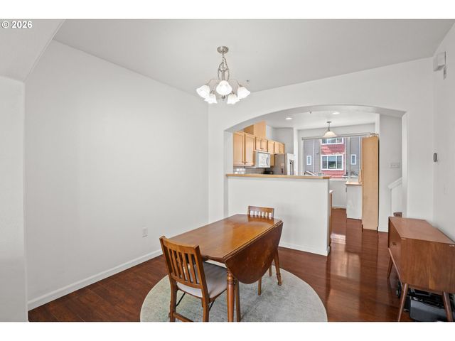 15465 Sw SPARROW Loop 104, Beaverton, OR 97007