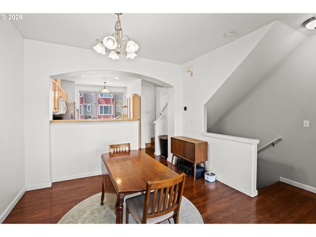 15465 Sw SPARROW Loop 104, Beaverton, OR 97007