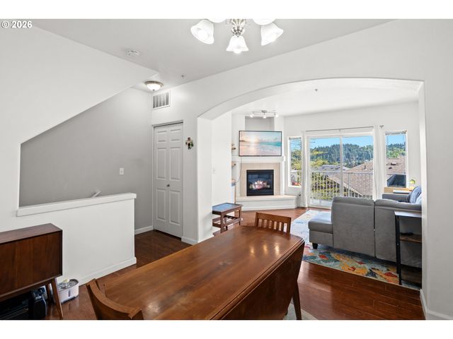 15465 Sw SPARROW Loop 104, Beaverton, OR 97007
