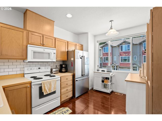 15465 Sw SPARROW Loop 104, Beaverton, OR 97007