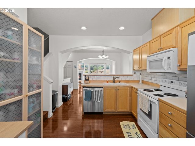 15465 Sw SPARROW Loop 104, Beaverton, OR 97007