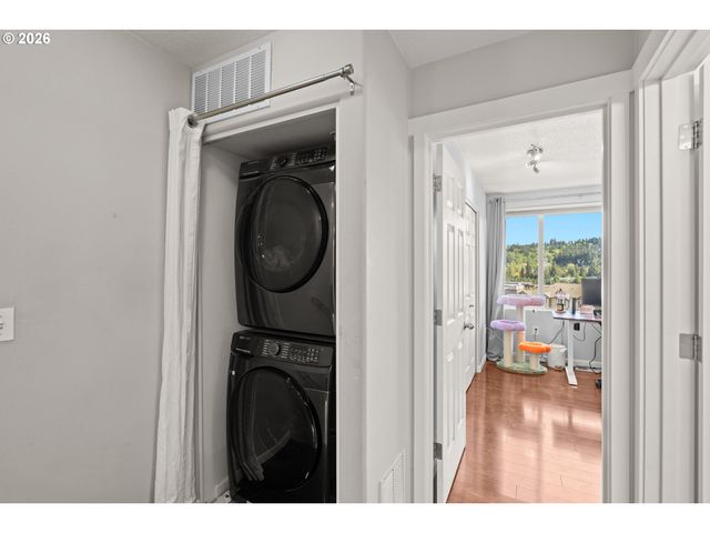 15465 Sw SPARROW Loop 104, Beaverton, OR 97007