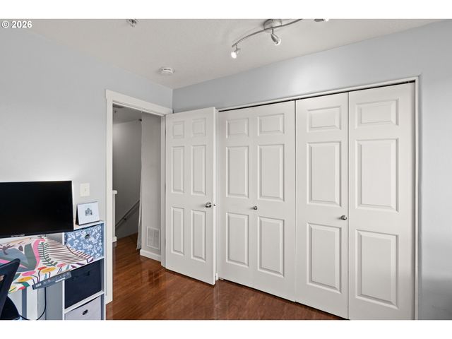 15465 Sw SPARROW Loop 104, Beaverton, OR 97007