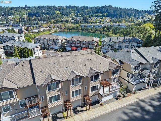 15465 Sw SPARROW Loop 104, Beaverton, OR 97007
